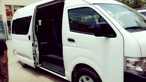 รถตู้ V.I.P. Toyota Hiace 12-16 ที่นั่ง พร้อมคนขับ
