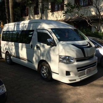 รถตู้ V.I.P. Toyota Hiace 12-16 ที่นั่ง พร้อมคนขับ